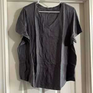 2/$10 Old Navy Medium Gray V-Neck Tee
